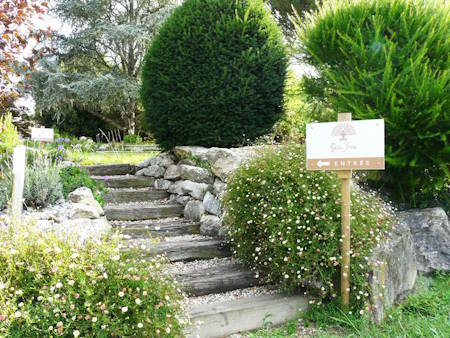 entrée paysagée du lieu Gaïa Tree — secteur Hossegor